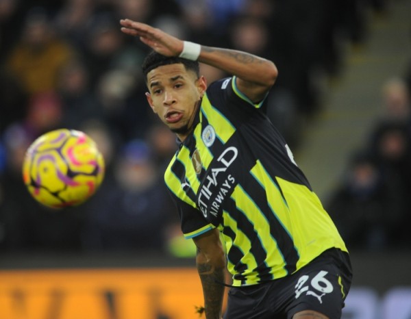 天空体育：热刺与曼城商谈萨维尼奥转会，但曼城不想出售球员