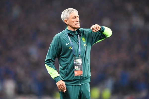 足球报：上轮平津门虎后国安高层紧急开会，决定要充分信任塞蒂恩